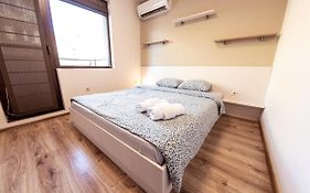 Bright 1Bdr Apartment With A Balcony